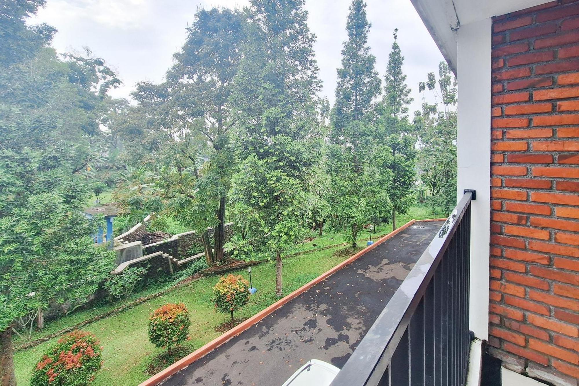 Reddoorz Resort At Tridaya Cisarua Puncak Экстерьер фото