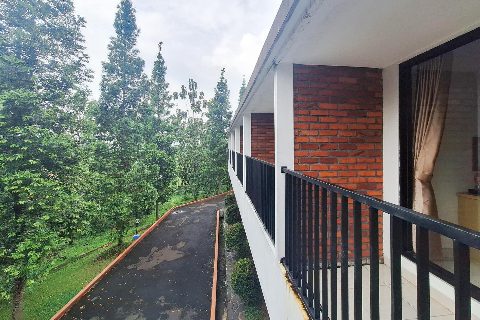 Reddoorz Resort At Tridaya Cisarua Puncak Экстерьер фото