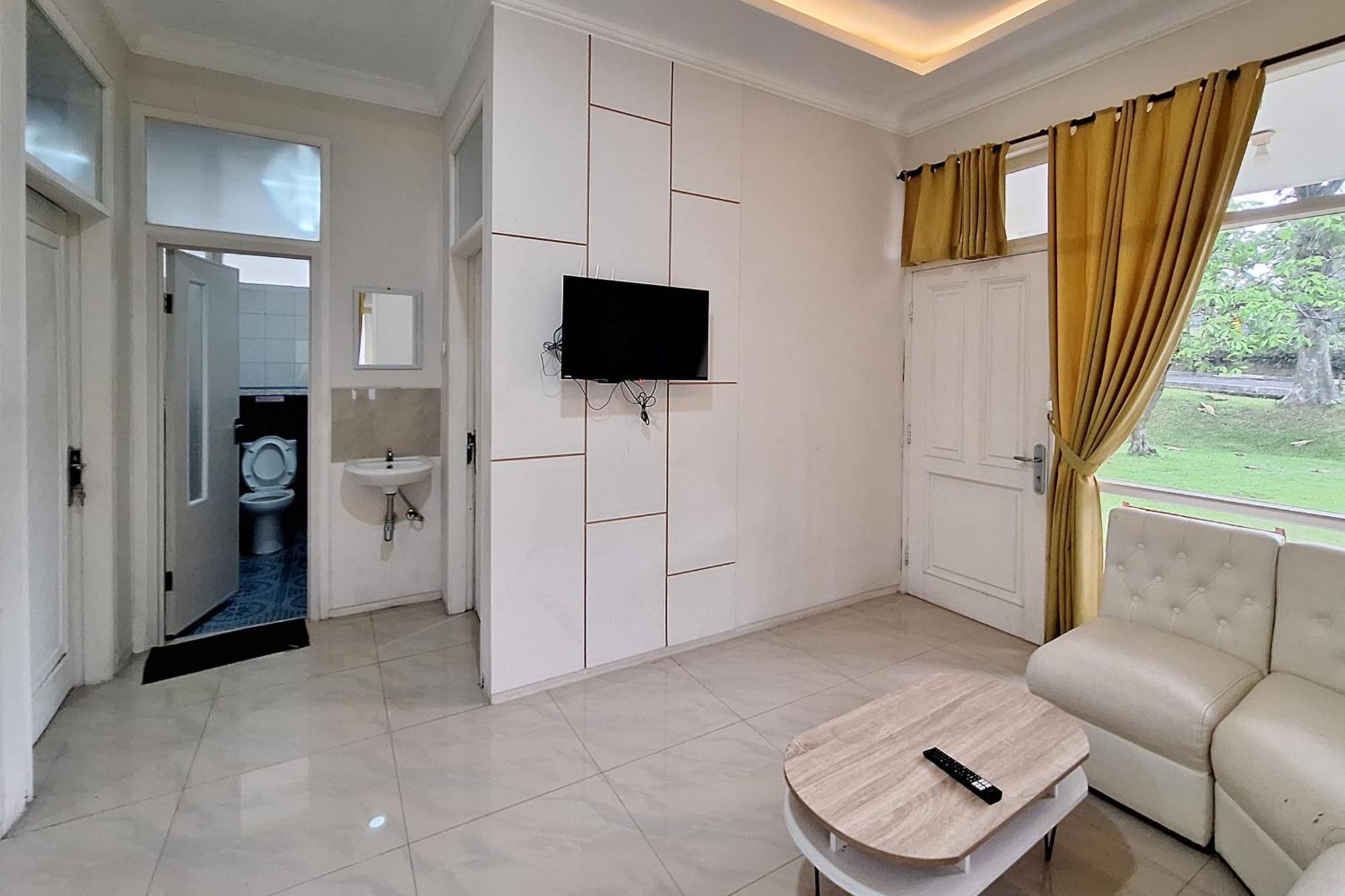 Reddoorz Resort At Tridaya Cisarua Puncak Экстерьер фото
